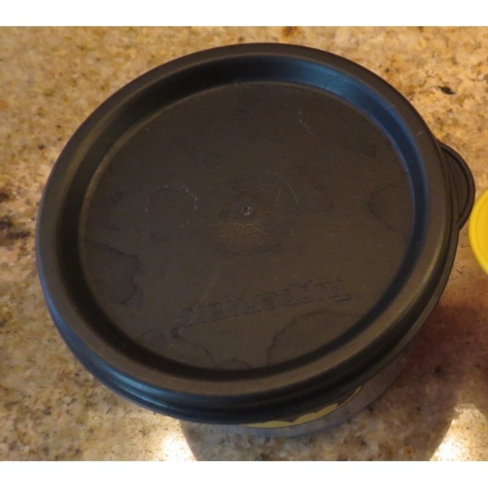 Batman DC Comics Tupperware Snack Container Superhero Small Plastic 4 oz - Picture 2 of 4